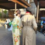 Yumi Matsutoya Instagram - 明日朝11時からのユーミンコードは、石川県加賀編です。 もちろんユーミンは、足湯に入りませんでした笑 マネージャーK子