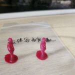 Yumi Matsutoya Instagram - 片付けてて見つけたもの、第２弾。 「THE JOURNEY」の舞台模型。リハの時はずっと、この模型が松任谷プロデューサーの前に置かれ、ミュージシャンやアクターが実際の場所に配置されています。そしてリハ音にあわせて、それぞれがどう動くかシュミレーションします。 どうやって人形を動かすかって？ 直美監督がピンセットで掴んで動かすんです。撮っておけば良かったー！ぴょこぴょこ歩いてる感じを出すのがかわいいんです。 次回は撮影するようにしますね。 マネージャーK子