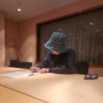 Yumi Matsutoya Instagram - 事務所で原稿チェック。