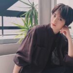 Yumi Wakatsuki Instagram - . 古着屋を巡りたい今日この頃。 また断捨離もしたい。困らない程度に。笑 あと髪の毛を真っ赤にするか迷ってる。ぇ 金髪でもいいなって思いながら100%眉毛に困るから なかなか挑戦できない。 結局、アッシュとか無難に綺麗めいく私。 みんなは髪色何色？？派手色に染めたことある？ . #断捨離 #いつかは #redhair #深夜高速 #若月佑美