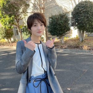 Yumi Wakatsuki Instagram - .
今夜は
#リビングの松永さん 第7話でございます。
あらま、前回の終わりは
まさかの三者面談で松永さんとご対面！！
ミーコの松永さんへの想いを何も知らない小夏と
小夏という人物がここにきて誰か分かってしまったミーコ
どうなることか。
是非よろしくお願いします🙇
.
#小林夏未
#若月佑美