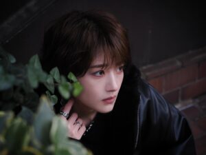 Yumi Wakatsuki Instagram - .
待ち合わせ？いえ、待ち伏せです。(怖
Happy Valentinesday。チョコレートください。
.
#valentine 
#ソフトクリーム に
#カラースプレーチョコ 
#最高に好き 
#生チョコ も
#大好き 
#若月佑美