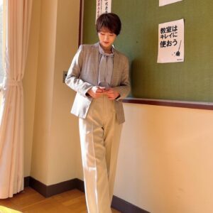 Yumi Wakatsuki Instagram - .
明日の夜は、
#リビングの松永さん 第6話！！！
よろしくお願いします🙇
学校は廊下が1番寒いのを思い出した。
なんだか懐かしい気持ち。
.
#若月佑美