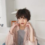 Yumi Wakatsuki Instagram - #oggi 7月号 香りについてエッセイを綴らせていただきました。 私なりの、私よがりの、ではありますがぜひ。 . とある1週間の頑張る私と香り。 明るさよりも元気よりも何よりもまず、 優しくそっと隣に寄り添えるよう心掛けました。 . #若月佑美
