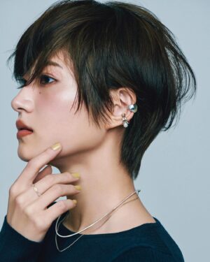 Yumi Wakatsuki Instagram - .
発売中のOggi 4月号！！！
色んな名品紹介や春メイク、
ファッションもきれいめシンプルに春のトレンド。
たーくさん載ってます☺️
若月佑美の連載もあります！！
是非、見てくださーい。
.
今回のメイクとスタイリングが本当にお気入り。
大人ショートの参考にもなったらいいな。
.
#oggi 
#若月佑美