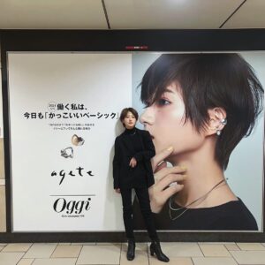 Yumi Wakatsuki Instagram - .
見にいってきたー♡
〜3月3日（日）まで
東京メトロ表参道駅に『Oggi』がいっーぱい☺️
私もおりますので是非通り道だったりした際は見てもらえたら
嬉しいです💐
.
#oggi 
#若月佑美