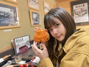 Yumiko Takino Instagram - .

今年の3月に敦賀まで延伸した北陸新幹線で
福井県に行ってきました！🦕🦖

駅前だけでもとても楽しめました〜🦀

そしてそして、ハピラインふくいも乗りました！
限定ICOCAも、もちろんゲット🦖

#福井駅 #福井県