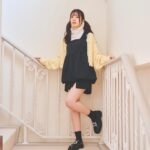 Yuna Hoshino Instagram - @chipclip_official の可愛すぎる推し活コーデ!! 撮影してきたよ~~!! 推しに会いに行く日にぴったりな、ガーリーでふわふわな可愛いお洋服がいっぱいだったぁ🩷 みんなはどのコーデのゆなが好き？🙄 着用コーデは12/16(土)からアベイルで発売でーすっ！ ゆなとお揃いしてね🩷 #PR #avail #アベイル #chipclip #チップクリップ #今を着る