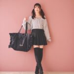 Yuna Hoshino Instagram - @chipclip_official の可愛すぎる推し活コーデ!! 撮影してきたよ~~!! 推しに会いに行く日にぴったりな、ガーリーでふわふわな可愛いお洋服がいっぱいだったぁ🩷 みんなはどのコーデのゆなが好き？🙄 着用コーデは12/16(土)からアベイルで発売でーすっ！ ゆなとお揃いしてね🩷 #PR #avail #アベイル #chipclip #チップクリップ #今を着る
