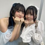 Yuna Hoshino Instagram - #ももいろ歌合戦 の時の 大好きな愛理お姉ちゃんとの写真〜！！！！🩷🩷🩷🩷 衣装もふわふわで髪の毛も似てるね〜って言って撮った写真☺️ #鹿森姉妹永久不滅です！🔥