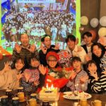 Yuna Taira Instagram - 🔴🔴👹 2年越しでやまちゃんの還暦を お祝いできましたー！！！ イワーイさんの結婚も✨ 嬉しい再会だったなー♡ 次は鉄拳さんの還暦かな🥂 今夜11時からはbayfmで集合ちゅ！ 先週に引き続きお付き合いください☺︎ Special thanks @argos.cafe_wabal #おはスタ #おはガールちゅちゅちゅ #平祐奈の凸凹ラジオ