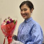 Yuri Tsunematsu Instagram - 株式会社リヴァンプのストーリードラマでの オフショット💐 お洋服全部可愛かったです💕 駅の広告で私と磯村さんを発見した！！