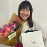 Yuri Tsunematsu Instagram - IPSA撮影オフショット🌸 とても素敵な花束を頂きました💕 私がピンク好きということを調べて、ピンク色の花束を作って下さったみたいで、、愛を沢山感じました♡ ありがとうございました✨ #IPSA #イプサ #恒松祐里