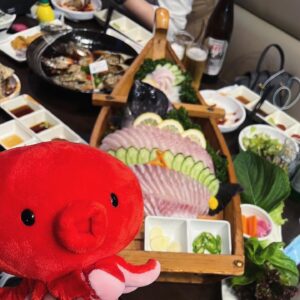 Yurika Kurosawa Instagram - ⚠️4枚目は閲覧注意です⚠️ 

新鮮なタコを食べに行ってきました🐙
@tejonde 

全部美味しくてそして楽しめるご飯でお酒がとっても進みました♡笑
美味しいもの食べて飲めるって幸せだ🥰

あ、ジム行きます笑🙋‍♀️

※ぬいぐるみは家から持ってきた自前です笑

#テジョンデ  #新大久保グルメ