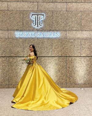 Yurika Kurosawa Instagram - 少しだけ想いを書かせてください🙏

結婚式をやると決めて、ドレスをどこにしようか選んでる時にたまたまお声がけをしてきてくださったのが桂由美さんでした。
まだまだ現役感があって、最後に握手してくださった時も
とても力強かったのを覚えています。結婚式を挙げる人は昔より減ってきているけど、まだまだ花嫁を美しくしたいってお話しをされていました。

ドレスを着た時も１つ１つのレースの模様が本当に綺麗で細かいのに着やすくて、キラキラして見えて、私自身も本当に幸せな気持ちでドレスを着て結婚式を挙げる事ができました✨　
式を終えて、とても素敵な方とお話しをして頂いたんだなっと改めて思いました。

本当にありがとうございました。

素敵なドレスを着れてとてもとても嬉しかったです。

@yumikatsurajapan