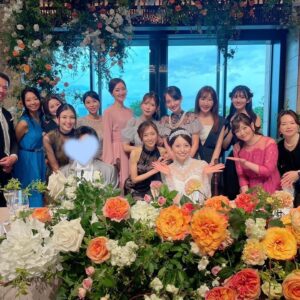Yurika Kurosawa Instagram - お友達には本当に感謝の気持ちでいっぱい🥰
ありがとう❤️
花達に美人さんが集まって高砂からも眼福というなんとも
役得な花嫁ともなりました😍笑

まだ載せたいですが、カメラマンさんのデータ届いたら
またお付き合いしていただけましたら嬉しいです🥹笑
思い出たくさん載せたいのです🥹🙏

#結婚式 
#花婚式