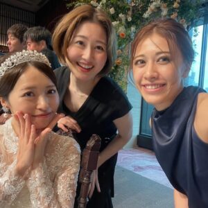Yurika Kurosawa Instagram - お友達には本当に感謝の気持ちでいっぱい🥰
ありがとう❤️
花達に美人さんが集まって高砂からも眼福というなんとも
役得な花嫁ともなりました😍笑

まだ載せたいですが、カメラマンさんのデータ届いたら
またお付き合いしていただけましたら嬉しいです🥹笑
思い出たくさん載せたいのです🥹🙏

#結婚式 
#花婚式