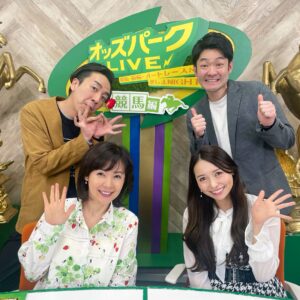 Yurika Kurosawa Instagram - 先日はオッズパークライブありがとうございました❣️
6時間半という長時間生配信！
予想したレース11Rというほぼ1日中でしたが、
220円のプラスという😂
絶妙？微妙なプラスでなんとか駆け抜ける事ができました！🐎🤗笑
そして、ショート動画の再生数を競うのも無事2位だったので、自腹1万円一点を回避する事ができました！😂
参加してくださった皆様ありがとうございました！！🙏🥰

黒船賞はまさかの1番人気のサンライズホークが失速という、、買えたようでまた馬券が難しかったです。
買い方を教えて欲しいな🥹

大阪杯はみんなどうするの？？🐎

全身撮り忘れちゃってだけど洋服 @fuwari_flow でした👗