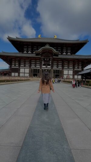 Yurika Kurosawa Instagram - 奈良に行ってきて動画に撮ったのを思い出にまとめてみました🦌
どこに行ってもガチャガチャしてる笑😂
気がついたらSNS全然やらなすぎてる💦
色々な写真ばっかり溜まってるので更新します！

#奈良　#奈良旅行
#奈良公園の鹿  #奈良公園　#春鹿