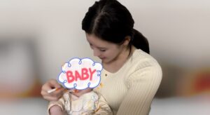 Yuu Tejima Instagram - ・

離乳食スタート👶

大騒ぎするかと思って覚悟してたけど全然おとなしく食べてくれました🥣

　
　

前々から思ってたけどやっぱり肝座ってるかも？てじっ子🌸

詳しくはアメブロに書いてます📝

#離乳食　#離乳食スタート #子育てぐらむ #子育てママ 
#ママ　#日常 #成長　#成長記録 #赤ちゃん　#乳児
#可愛い