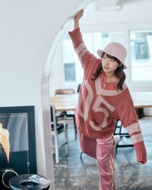Yuuri Ota Instagram - おはようございます。たまには朝投稿。
12月9日(土)開催
「太田夢莉 “24th” Birthday Event」
物販撮影のオフショット
@stylistmasaya さんが様々なお衣装を持ってきてくださったのですが、今回は明るい色に惹かれました🌷
バースデーだからでしょうか。浮かれているのでしょうか。グッズも着々と完成に近付いています！
R'sアートコートにてお待ちしております🐻‍❄️