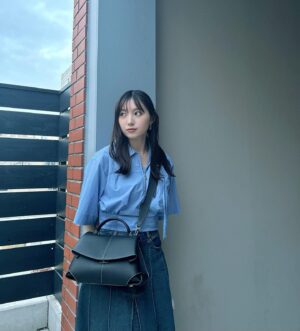 Yuuri Ota Instagram - @polene_paris の新作バッグMokki👜
形とレザーの質感が素敵で、思わず触りたくなるバッグ。
両手をあけておきたい私は、調節可能なショルダーストラップが付属なのも嬉しいです☻
#Sponsored #Ambassador #Ad