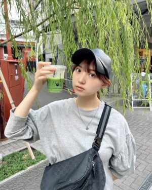 Yuuri Ota Instagram - インスタっぽい写真が撮れたと思ったのにバッグ全開でした。よく何も落とさなかったな。
抹茶味はあんまり食べないけれど、このお濃茶ラテは美味しかったよ🍵🐄
#浅草 #雷一茶 #お濃茶ラテ