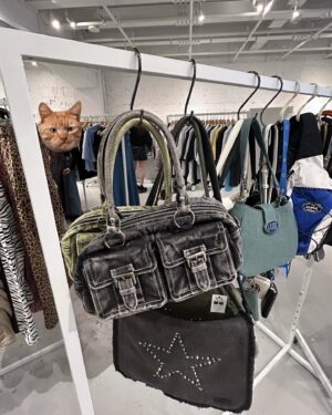 Yuuri Ota Instagram - XLARGE/X-girl/MILKFED. 2024 SUMMER展示会にお邪魔しました😼
今作も可愛すぎました~
MILKFED.さんではワンピースやバッグ、私にとっては数億年ぶりのミニスカートをオーダーしました！
カジュアルさと可愛さのバランスがとっても大好きです。
夏、楽しみだなあ🌻
#milkfed #xgirl #xlarge @milkfedjp