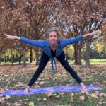 Yuyuniz Navas Instagram - El Yoga, es la mejor herramienta de auto educación y realización a la vez. A través del cuerpo logramos desarrollar niveles de conciencia, y liberar toxinas. El Yoga, es también la perfecta herramienta de salud, ya que nos permite trabajar sobre nuestra atención. La fluctuación de pensamientos, la atención dividida, y la pérdida de memoria, perjudica enormemente nuestra salud física y mental. #practicadeyoga #memoria #atencion #dristi #saludmental #foco #elcaminodelyoga @martinpetit1