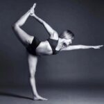 Yuyuniz Navas Instagram - No sabemos realmente porque elegimos lo que elegimos, seguramente es algo superior. Añorar el pasado es correr tras el viento. #elcaminodelyoga #yuyuquotes #miyogatuyoga