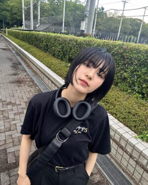 Yuzuki Hirakawa Instagram - 8月
⁡
あ、髪切ったー✌🏻
どう？？
⁡
#ショート #本当に楽 #イメチェン #成功？