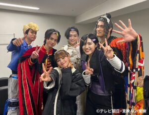 Yuzuki Hirakawa Instagram - #超英雄祭2024 

ステージから見えた光景に圧倒されました…！
皆様からの応援しっかり届いていましたよ！
ありがとうございました🥹

皆さんのお顔をしっかり見たくて前髪パカってしちゃいました😝

キングオージャーは残り3話となりました。
皆様、最後までよろしくお願いします🙇🏻‍♀️✨️

 #王様戦隊キングオージャー 
 #キングオージャー