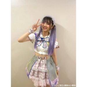 Yuzuki Hirakawa Instagram - 👑
⁡
王様戦隊キングオージャー
第38話ありがとうございました！
⁡
｢不動のアイドルデビュー｣
⁡
皆様いかがでしたでしょうか？
この撮影期間は、レコーディングしたりダンス練習したりと自分ってアーティストかな？と錯覚しながら毎日頑張っておりました！笑
リタとしてもここまで本格的に顔を出してお芝居する事が初めてだったので、撮影もすごく新鮮で視界良好でした👀
⁡
⁡
ダンスパフォーマンスは、以前舞台でもご一緒させて頂いた事務所の先輩である水野絵梨奈さんが担当してくださいました！
練習から本番までずっとアドバイスを貰ったり励ましてもらったりと沢山助けて頂きました...！
ありがとうございました🙇🏻‍♀️✨️
⁡
そして歌唱パフォーマンスは｢もっふんのうた｣を歌いながらパフォーマンスさせて頂きました！
こちらの振付は出口たかしさんが担当して下さいました！可愛い振付をありがとうございます🥹💜
皆さんに真似して踊って欲しいですねっ！
⁡
そしてそして、事務所の先輩であるTHE RAMPAGEの皆さんにもお写真にて登場して頂きました！
ありがとうございました🙇🏻‍♀️
⁡
そしてそしてそして、イコ･マリナ役で生駒里奈さんにもサプライズ登場して頂きました！！
もう目ん玉飛び出ましたよ、、、
本当にありがとうございました😭
⁡
第38話は本当に沢山の方が協力して下さって完成した回です。
本当にありがとうございました！
⁡
⁡
来週は第39話。
ンコソパ頂上決戦です。
見どころ満載！！！！
お楽しみに💫
⁡
#王様戦隊キングオージャー
#キングオージャー
#水野絵梨奈 さん
#出口たかし さん
#THERAMPAGE さん
#生駒里奈 さん