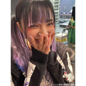 Yuzuki Hirakawa Instagram - 👑
⁡
王様戦隊キングオージャー
第38話ありがとうございました！
⁡
｢不動のアイドルデビュー｣
⁡
皆様いかがでしたでしょうか？
この撮影期間は、レコーディングしたりダンス練習したりと自分ってアーティストかな？と錯覚しながら毎日頑張っておりました！笑
リタとしてもここまで本格的に顔を出してお芝居する事が初めてだったので、撮影もすごく新鮮で視界良好でした👀
⁡
⁡
ダンスパフォーマンスは、以前舞台でもご一緒させて頂いた事務所の先輩である水野絵梨奈さんが担当してくださいました！
練習から本番までずっとアドバイスを貰ったり励ましてもらったりと沢山助けて頂きました...！
ありがとうございました🙇🏻‍♀️✨️
⁡
そして歌唱パフォーマンスは｢もっふんのうた｣を歌いながらパフォーマンスさせて頂きました！
こちらの振付は出口たかしさんが担当して下さいました！可愛い振付をありがとうございます🥹💜
皆さんに真似して踊って欲しいですねっ！
⁡
そしてそして、事務所の先輩であるTHE RAMPAGEの皆さんにもお写真にて登場して頂きました！
ありがとうございました🙇🏻‍♀️
⁡
そしてそしてそして、イコ･マリナ役で生駒里奈さんにもサプライズ登場して頂きました！！
もう目ん玉飛び出ましたよ、、、
本当にありがとうございました😭
⁡
第38話は本当に沢山の方が協力して下さって完成した回です。
本当にありがとうございました！
⁡
⁡
来週は第39話。
ンコソパ頂上決戦です。
見どころ満載！！！！
お楽しみに💫
⁡
#王様戦隊キングオージャー
#キングオージャー
#水野絵梨奈 さん
#出口たかし さん
#THERAMPAGE さん
#生駒里奈 さん