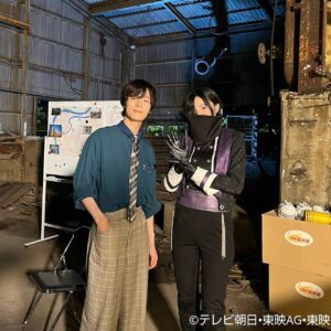 Yuzuki Hirakawa Instagram - 🦖👑

王様戦隊キングオージャー
第32話ありがとうございました！

 キョウリュウジャー とのコラボはいかがでしたでしょうか？
地球にいる王様たちすごい新鮮だったよね笑
来週もコラボ回は続きますので、皆様お楽しみに💫

お写真は同じ事務所の先輩である塩野瑛久さんと！
実は、戦隊のオーディションに受かってから最初に報告したのが塩野さんだったんです。
まさか、キングオージャーでご一緒出来るとは思ってなかったので凄く嬉しかったです…！
ありがとうございました🥹

 #王様戦隊キングオージャー
#キングオージャー
#獣電戦隊キョウリュウジャー
#キョウリュウジャー
#塩野瑛久 さん
