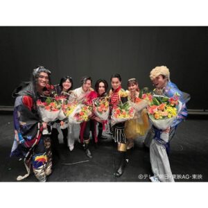 Yuzuki Hirakawa Instagram - 👑
⁡
王様戦隊キングオージャーを愛してくださった皆様
1年半本当にありがとうございました。
⁡

いやぁ泣いたなぁ〜笑
普段あまり人前で泣くタイプでは無いんですが、今回はサプライズも盛り沢山で止まらなかったです。
こんなにこの時間が永遠続けばいいのにと思ったのは初めてで、本当にそのぐらいこの作品やみんなの事が大好きなんです。

沢山のスタッフ･関係者の皆様、そしてキャストの皆様も本当にありがとうございました！
こんなに素敵な方々に囲まれて過ごしたこの時間は私の宝物です。
⁡

これからも王様戦隊が皆様の心の中に居て、日々の生活を少しでも支えられる存在になっていたら嬉しいです。

⁡
｢離れていても、ずっと一緒だ｣

皆様からの応援届いてましたよ！
沢山の愛をありがとうございました💜

改めまして、キングオージャーを応援して頂き、そして愛して頂きありがとうございました！
⁡
では、またどこかで🦋
⁡
#王様戦隊キングオージャー
#キングオージャー
#キングFLT
#ゴッカンは不動