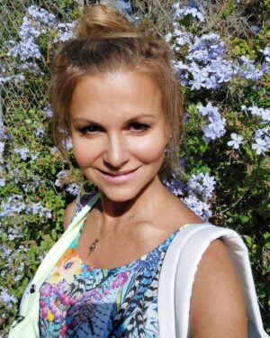 Yvetta Blanarovičová Instagram - Ať jsou vaše dny rozkvetlé jako ty kytky za mnou.. hezké svátky #eastersunday