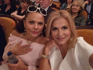 Yvetta Blanarovičová Instagram - Premiéra filmu Svatá s @karolyi.vanda ..#film #zazitek #radostapohoda #cinema #day #perfect #feel