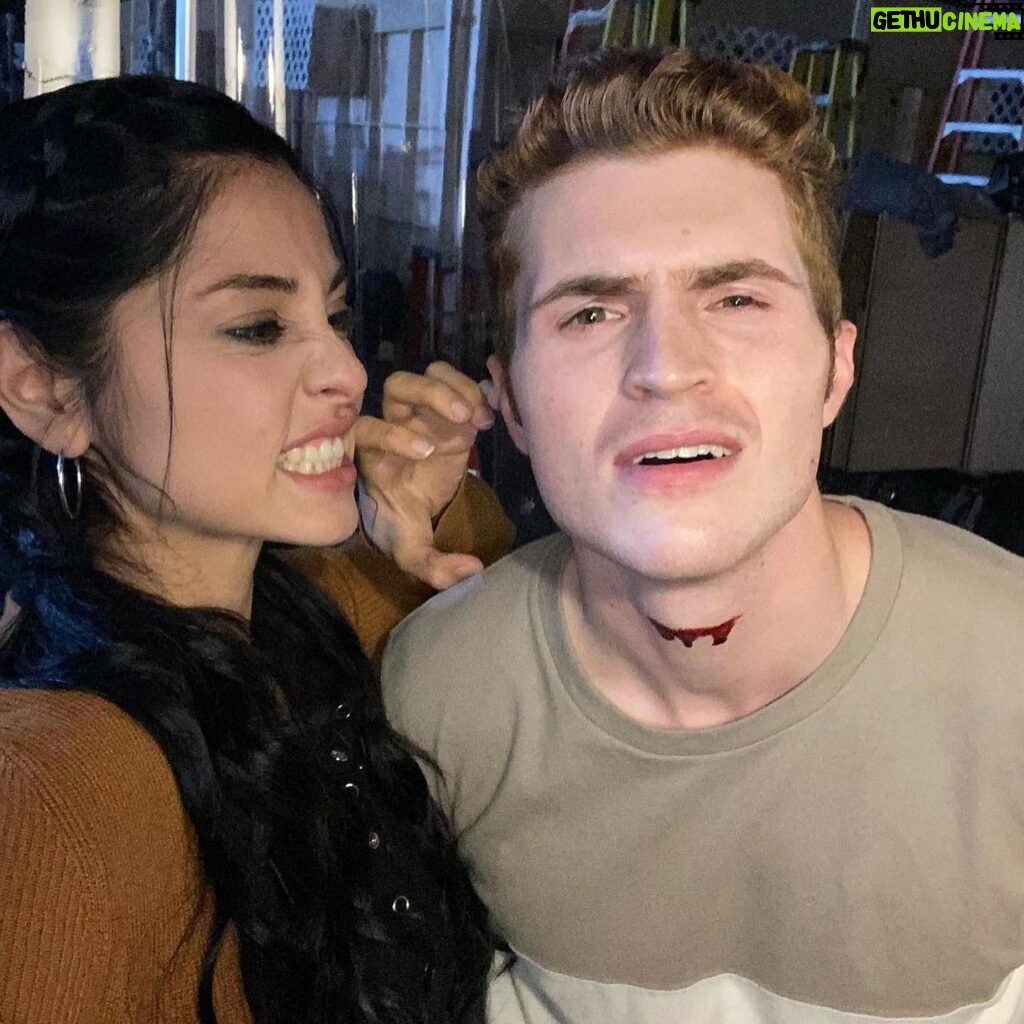 Yvette Monreal Instagram - In case you missed last nights episode, its NOW streaming free on the CW app🤗 here’s some pics n vids of Jake and me making rap songs and dance routines during this episode Mixtape and music-video coming soon🎶💿😝🤟🏼