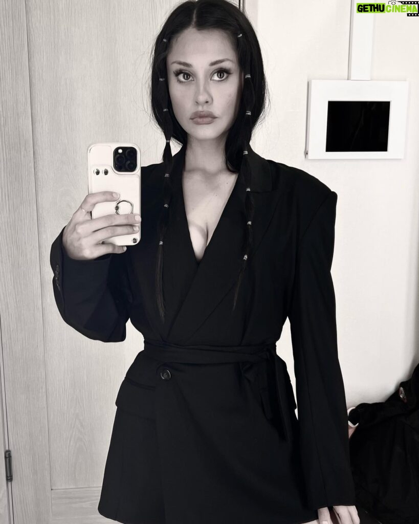 Yvette Monreal Instagram - Blazer dress never fails🖤