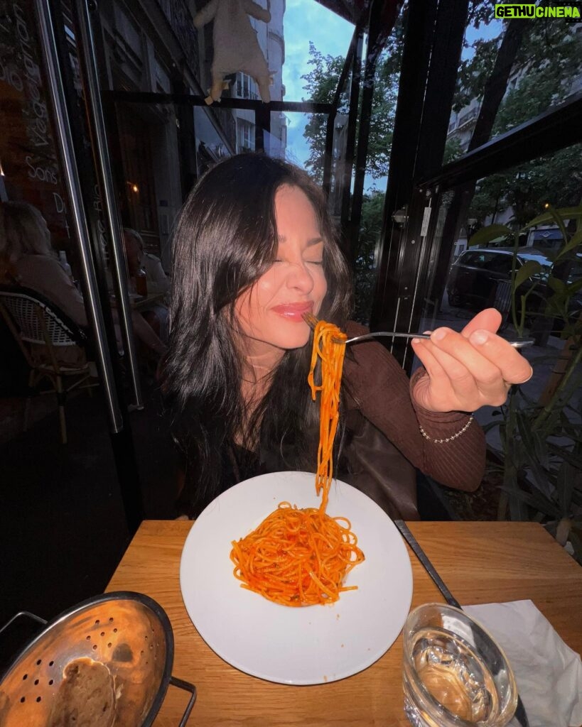 Yvette Monreal Instagram - When work brought you art, spaghetti and your little travel baguette 🥹🥖 💕. 🍝 🖼️🧳
