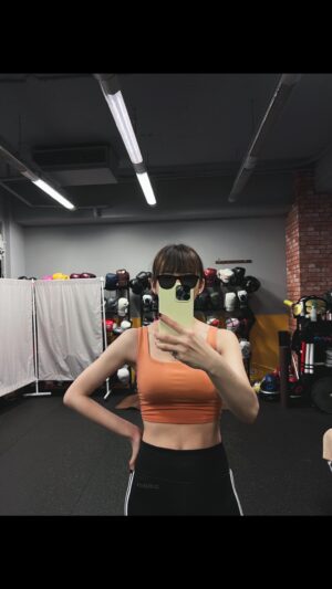 Yvonne Liang Instagram - 不得不練！👿🔥

把煩擾的、無能為力的焦躁，
集中念力，投射在沙包上，打爆它！

#HighIntensityIntervalTraining #Boxing 

@dynamicfitness_dz 🥊