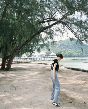 Yvonne Liang Instagram - 矛盾的、討厭的，又割捨不了的自己，
不夠善良的每一個我們，
沒關係，Take it slow，
我會陪著你一直到最後。

#受不了妳耶