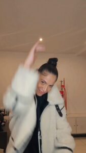 Zaho Instagram - Choré Fana Challenge ! Qui dit mieux ? #FANA @jador_adevarat @guaynaa