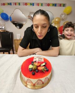 Zaho Instagram - Merci pour tous vos messages d’anniversaire 🫶🎂 #grateful