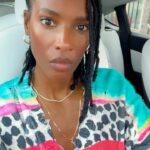 Zainab Johnson Instagram - Help me end this #debate is it curb or curve???