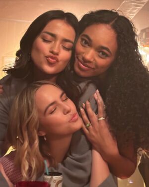 Zaria Instagram - In the name of love🎶
@prettylittleliars season 2❣️