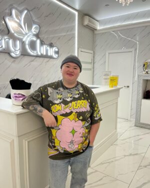 Zarina Golubtsova Instagram - Сегодня пришли в @emely.clinic  за процедурой «Липолитики»

Почему мы выбрали именно эту клинику?
- Большой перечень услуг
- Приятный и дружелюбный персонал
- Получила награду за создание лучшего косметического бренда
- Работают только с сертифицированными препаратами.

Так что за красотой и качеством вам сюда! @emely.clinic ❤️