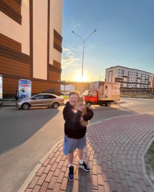 Zarina Golubtsova Instagram - Пока на улице пасмурно, вот вам от меня солнышка🌞🥰
Как у вас дела мои дорогие?❤️