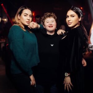 Zarina Golubtsova Instagram - Вот и закончился мой мини отпуск😍💐
Теперь вливаемся в любимую работу❤️